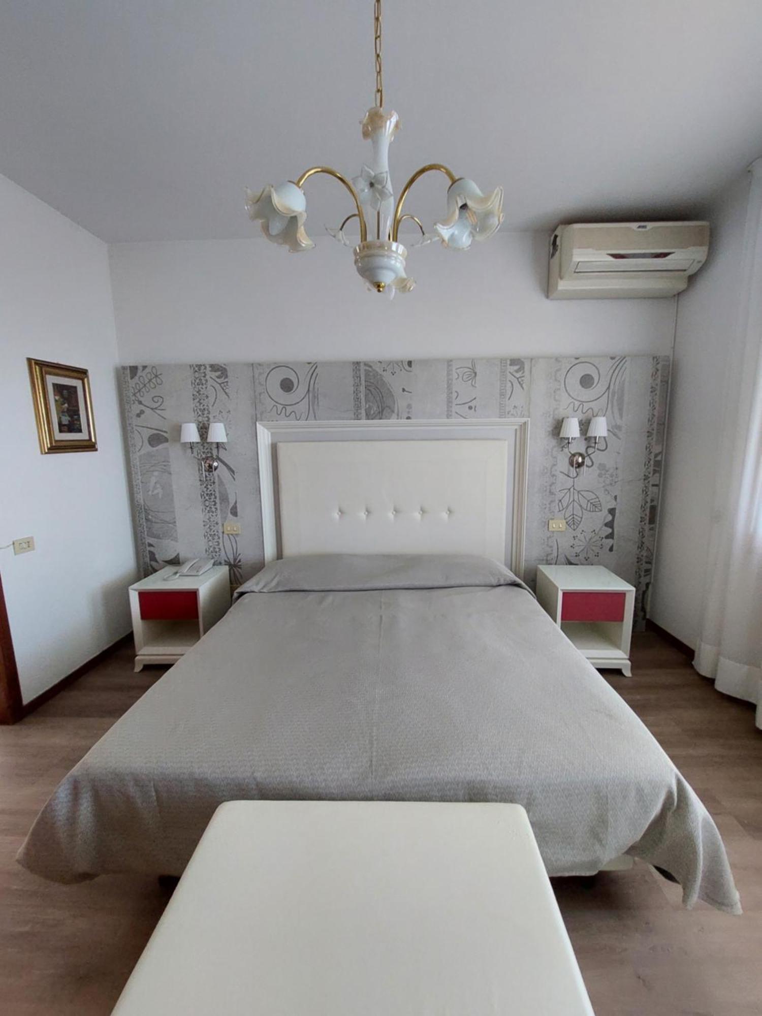 Albergo Alla Pineta Montebelluna Exterior foto